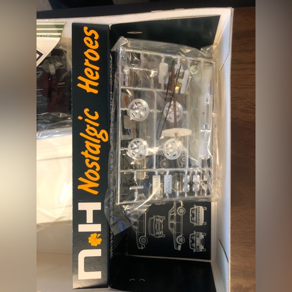 Extremly RARE 1964 Pontiac GTO motorized model kit  mislabeled by manufacturer - Picture 10 of 16